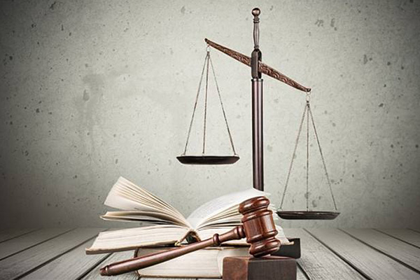 律師,你在法院有熟人么?